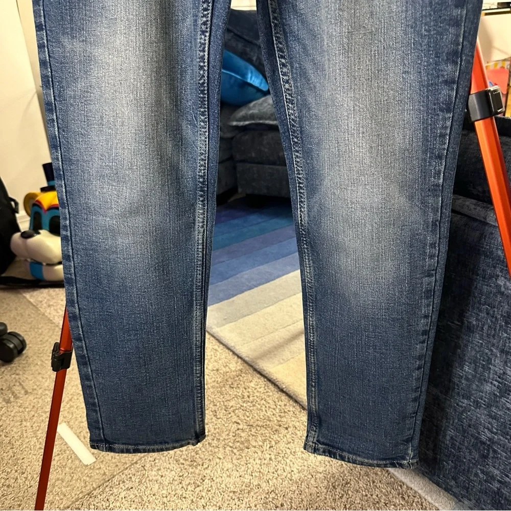 Old Navy Skinny Built-In Flex Medium Wash 31 x 30